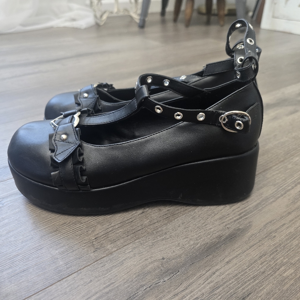 Heart Buckle Mary Jane Platform Black Shoes Womens Size 8.5 Goth Batwings - Picture 3 of 9